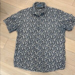 Saks Fifth Avenue Navy and White Patterned Casual Button Down Shirt. Size Large